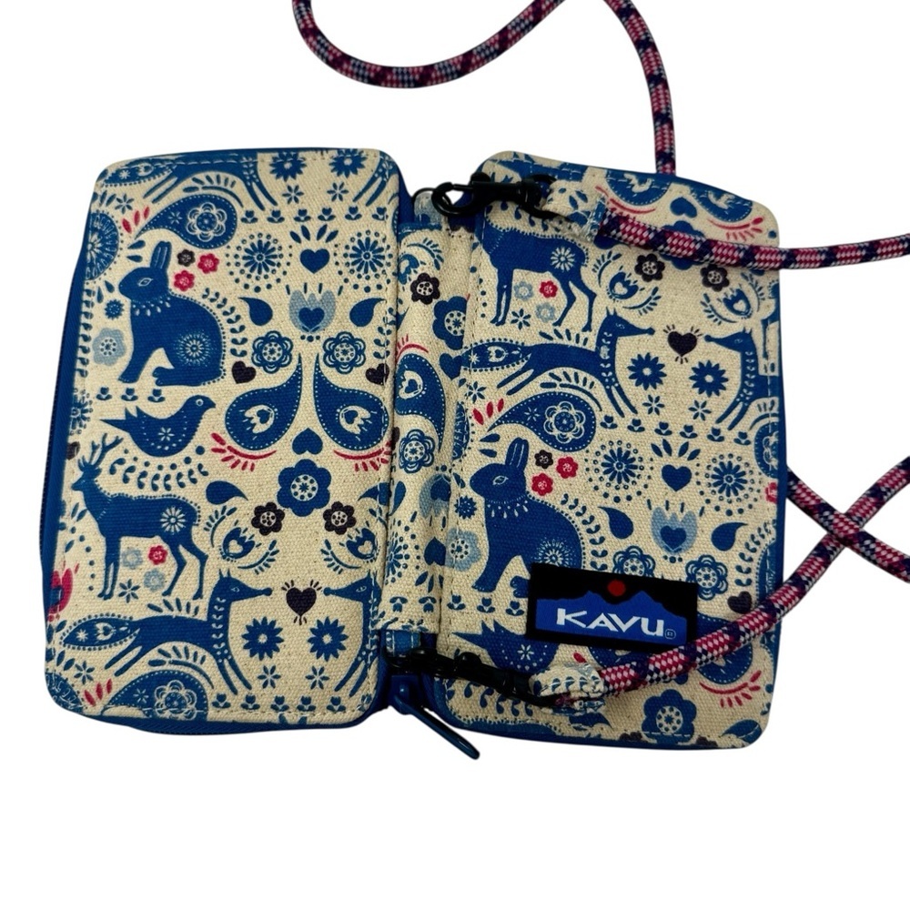 KAVU Go TIme Crossbody Wallet with Folk-art blue animals - Picture 3 of 6